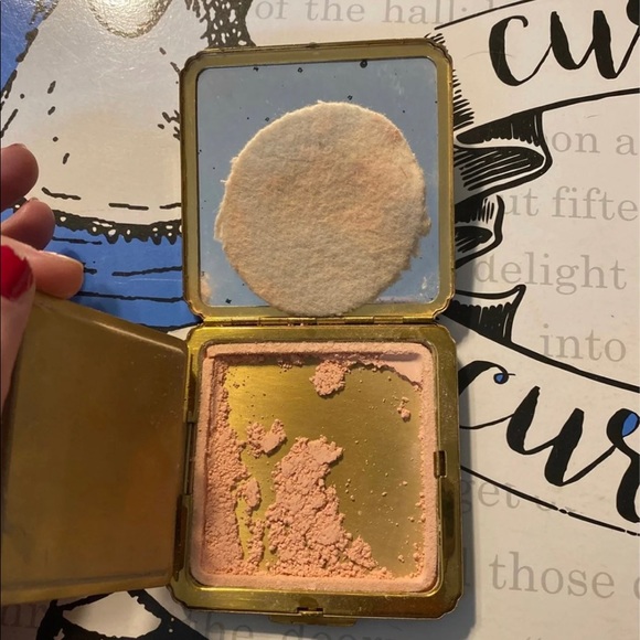 Vintage Compact w/powder - Picture 3 of 4